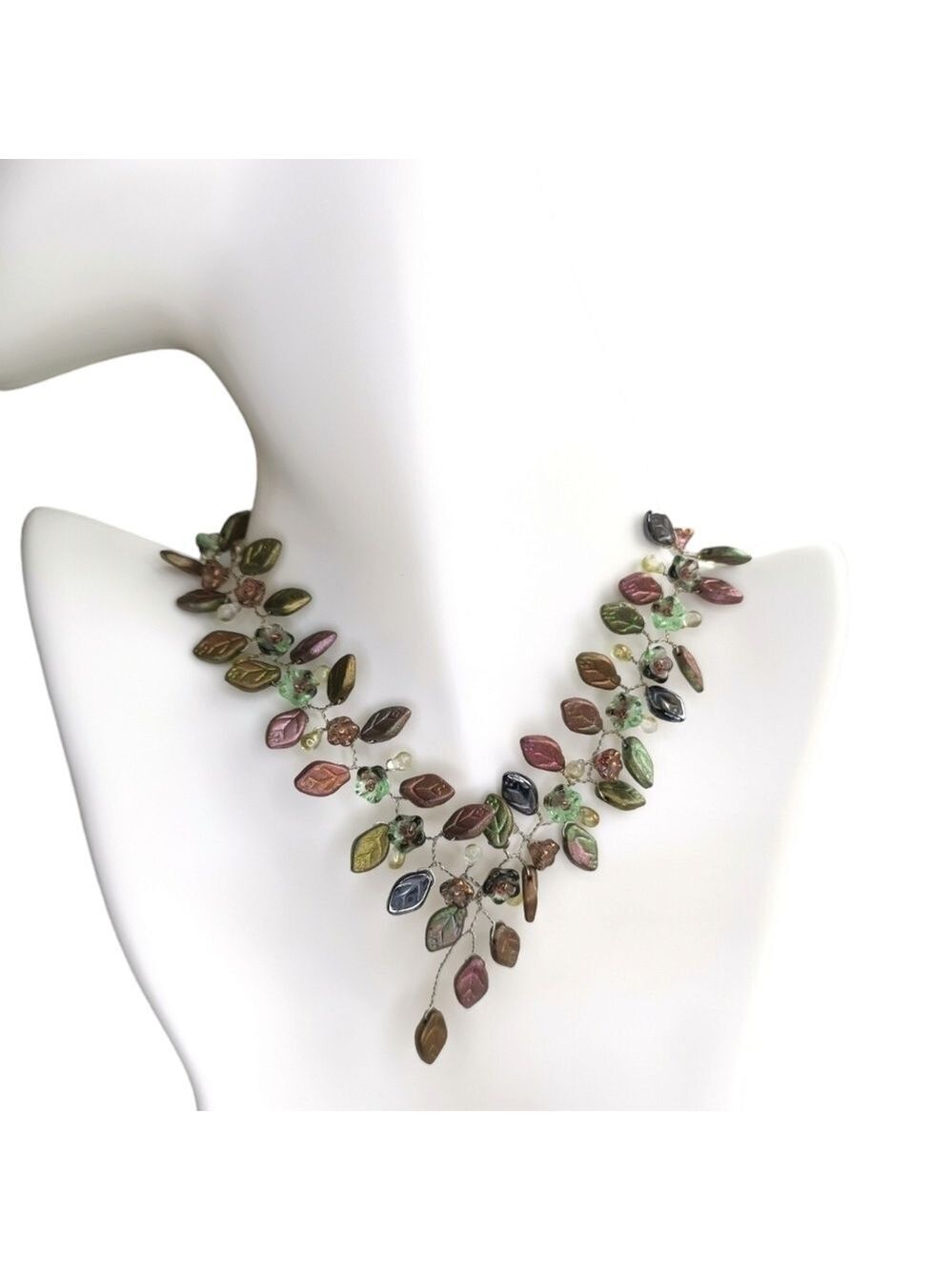 Vintage 90s Czech handmade glass bead flower and leaves necklace